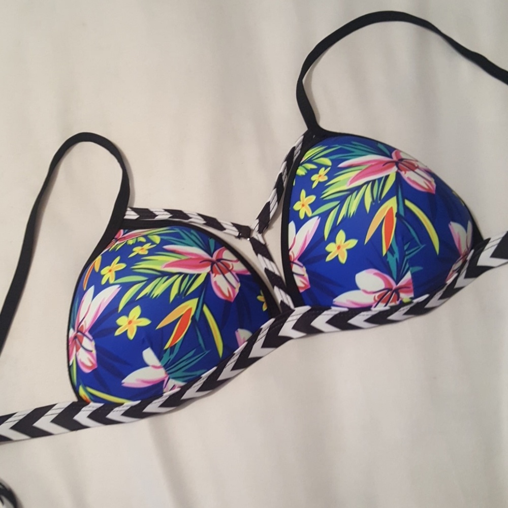 Bathing suit - Picture 2 of 3